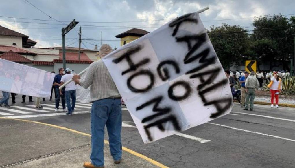 Guatemaltecos esperan la llegada de la vicepresidenta de EEUU Kamala Harris