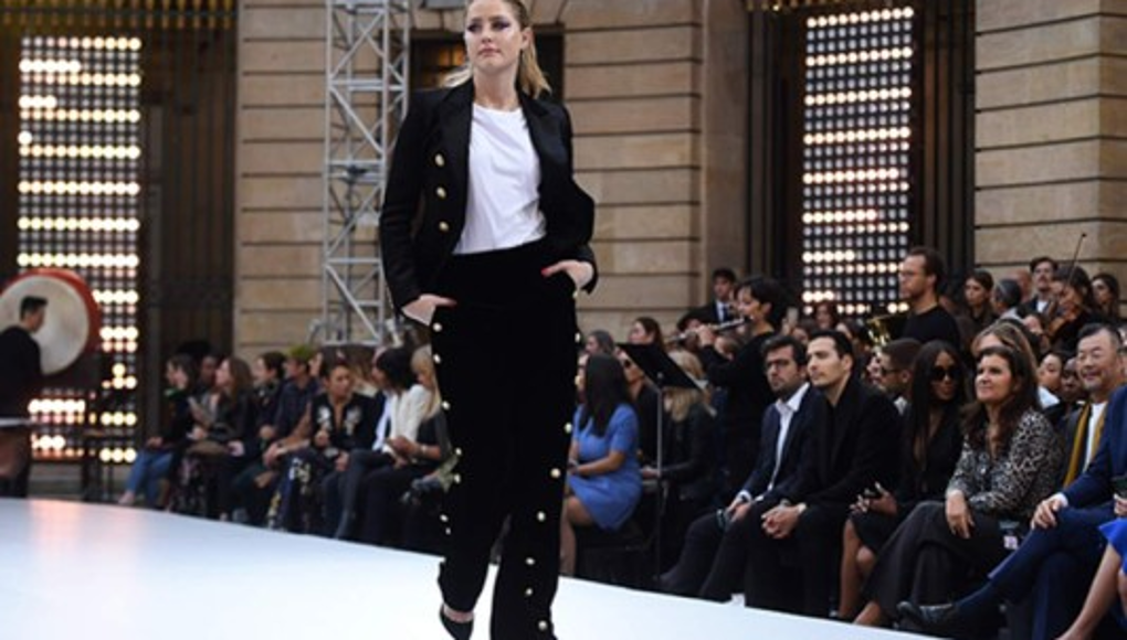 Helen Mirren cautiva en la pasarela de L'Oréal