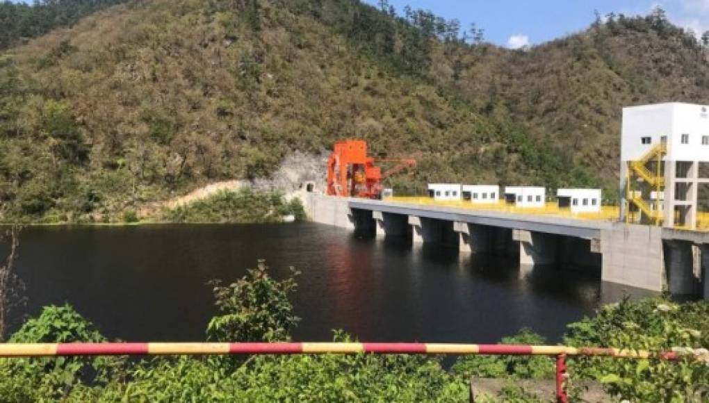 Detectan fugas en compuertas de la hidroeléctrica Patuca III