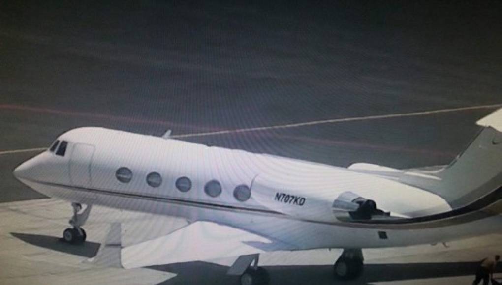 Abandonan lujoso avión en Roatán; pilotos desaparecieron