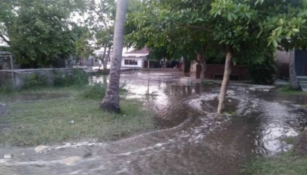 Honduras: alto oleaje inunda comunidad de Marcovia, Choluteca