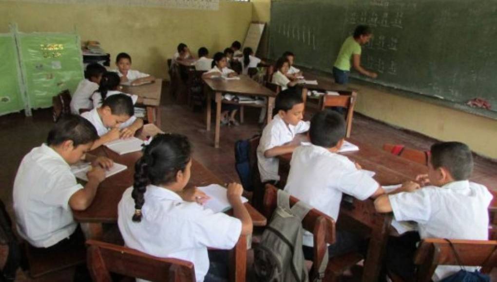 Más de cinco mil centros educativos serán intervenidos en Honduras tras cuarentena por COVID-19