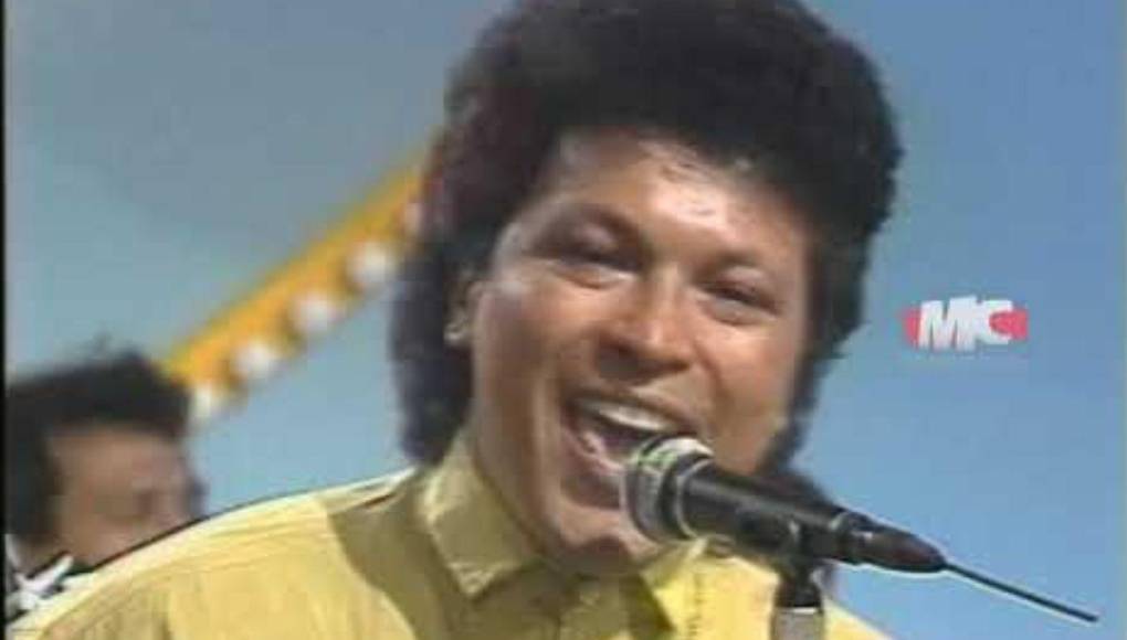 Antonio Paredes era una de las imágenes que más destacaban en el grupo, siendo vocalista muchos se enamoraron de su hermosa voz. 