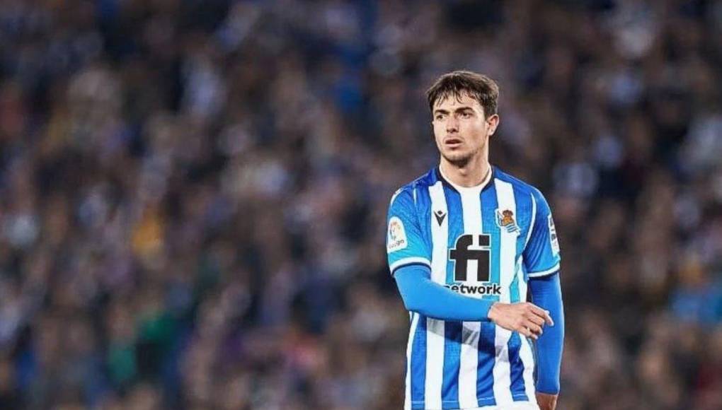 Martín Zubimendi Ibáñez forma parte de la Real Sociedad de España y podría recalar en el Barcelona. 
