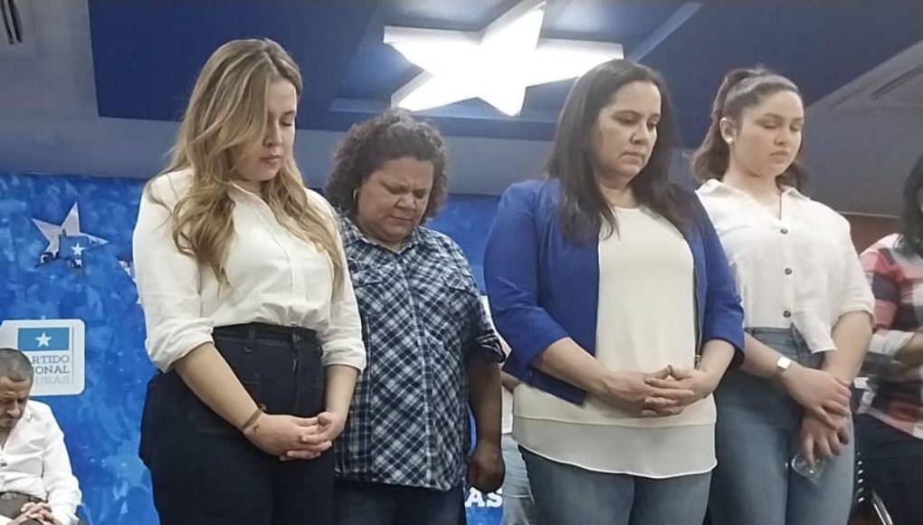 García terminó su comparecencia, reiterando la inocencia de JOH y calificando que fue “sometido” a un juicio político en la Corte del Distrito Sur de Nueva York.