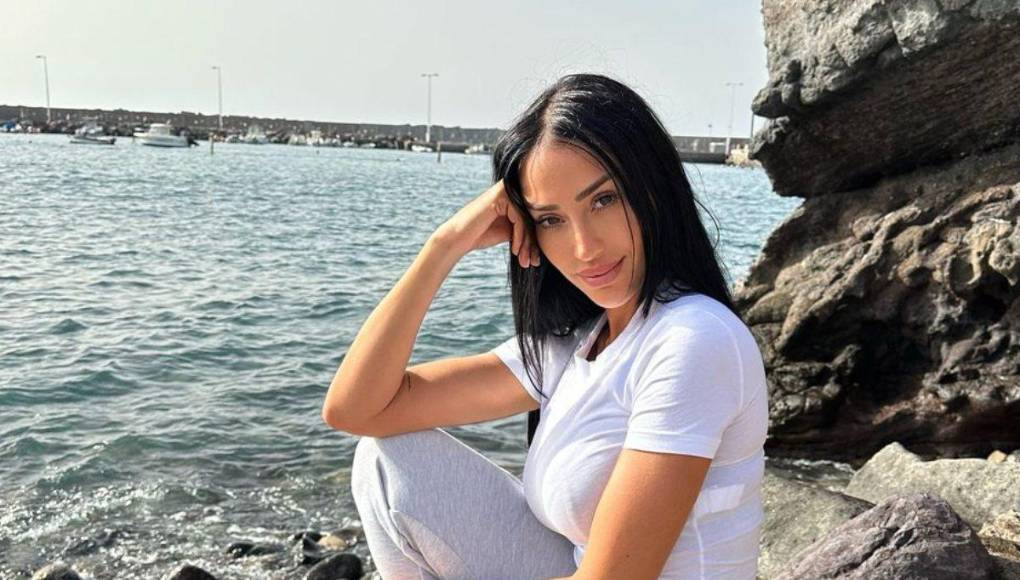 La rápida intervención de la organización llevó a suspender el juego y cortar la emisión en directo para atender a la concursante.