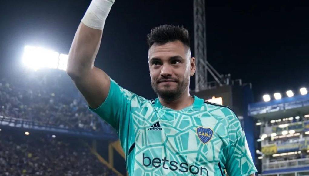 “Bombazo en Boca. Dicho lo anterior, me cuentan que Inter Miami quiere a Sergio Romero, arquero de Boca y le ofreció un gran contrato. Al arquero y a su familia les gusta la idea de vivir y jugar en USA. No renovaría con Boca e iría a la MLS. Boca buscaría un arquero”, comentó Liberman.