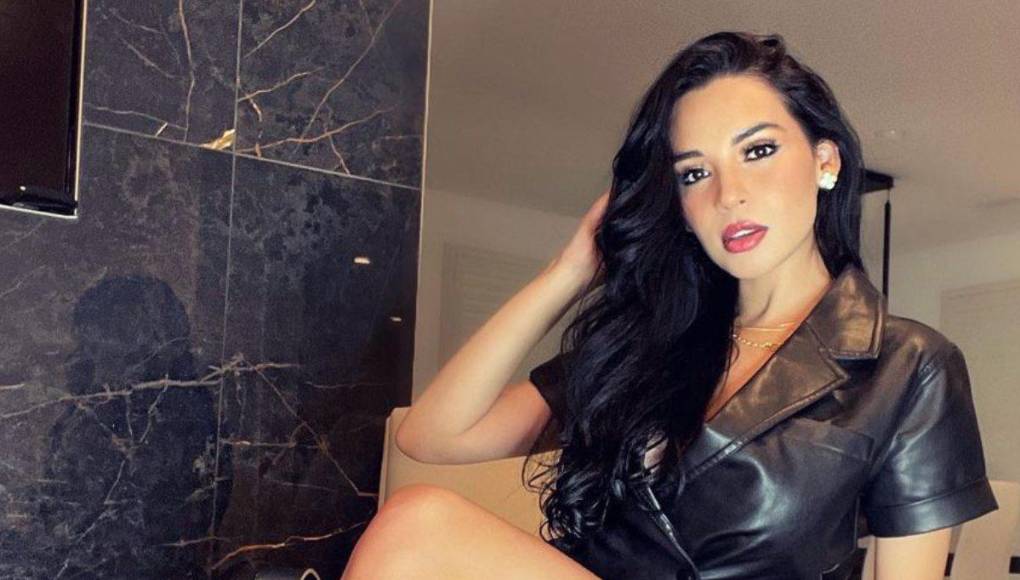 Los outfits que utiliza son espectaculares y cautiva la mirada de muchos de sus seguidores.