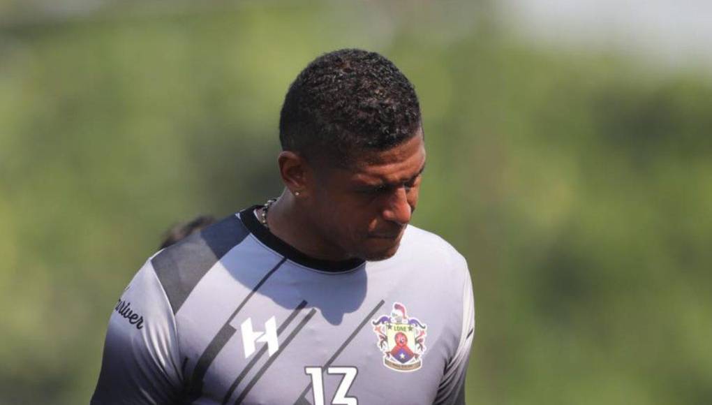 A sus 41 años de edad, el delantero hondureño Carlo Costly se resiste al retiro y sigue actividad en el fútbol.