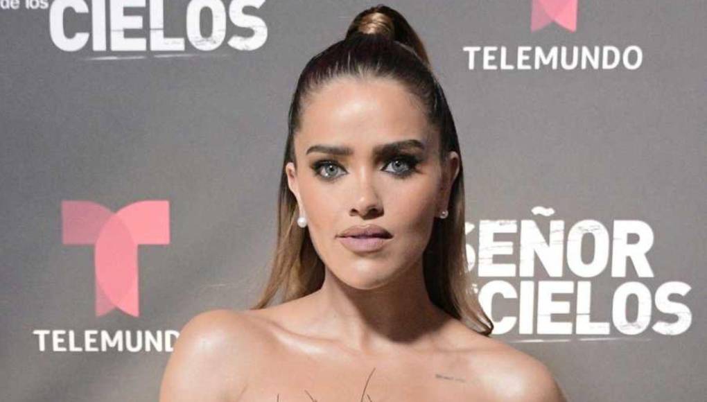 Luego se dio cuenta que estaban manipulando las transmisiones para demostrar que tenía un romance con Lupillo Rivera, lo cual negó. Sin embargo, también dijo que previo a su abandono del reality, le dieron medicamentos psiquiátricos que no tenía recetados a escondidas, lo que llamó que la “drogaron” y que además la retuvieron en la suite del líder en ese estado y hasta Lupillo le ofreció ayuda.