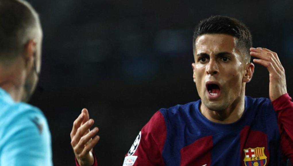 Joao Cancelo: No es segura la continuidad del portugués en el Barcelona ya que el club dueño de su ficha en el Manchester City. A pesar de que ha mostrado un buen nivel, sus errores contra PSG y Real Madrid hacen pensar mucho de que siga en el equipo.
