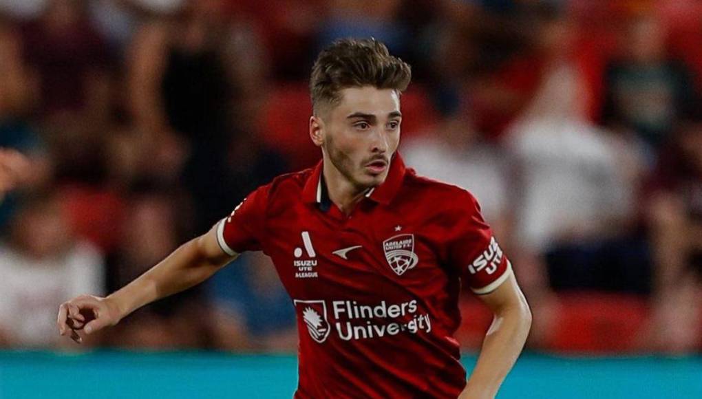 El futbolista Josh Cavallo, fue el primer jugador profesional de Australia en hablar abiertamente de su homosexualidad. En octubre de 2021 subió un video a redes sociales donde se declaró gay públicamente.