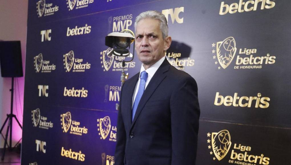 El seleccionador Reinaldo Rueda de Honduras estuvo presente en la ceremonia.