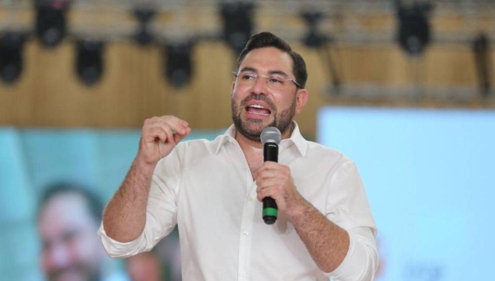 El oficialismo a lo interno de Libertad y Refundación lo ha tildado de “traidor” por esa acción política; sin embargo, Cálix reveló que solo siguió directrices de Manuel Zelaya. 