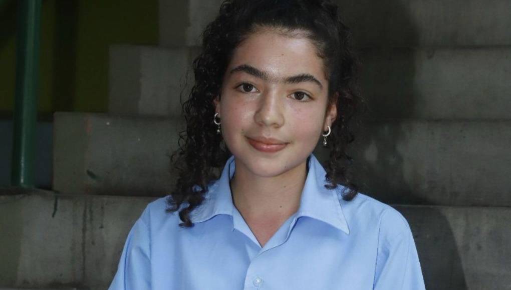 ”Mis clases favoritas son Sociología y Matemáticas y en mis tiempos libres me dedico a realizar mis tareas asignadas en el colegio y ayudar en las tareas del hogar”, compartió Valle.