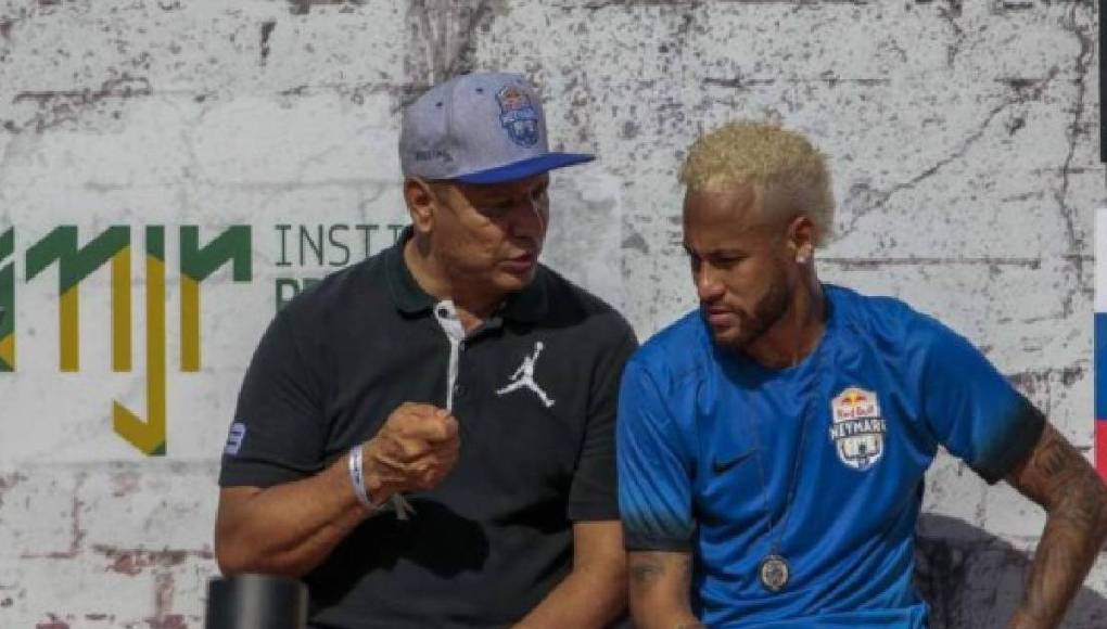 En marzo, un mes después de que le impusieran al defensor una pena a cuatro años y medio de prisión, negó que él, su hijo o su familia fueran a pagar la fianza de un millón de euros necesaria para que saliera en libertad provisional mientras se resuelven los recursos a su sentencia.