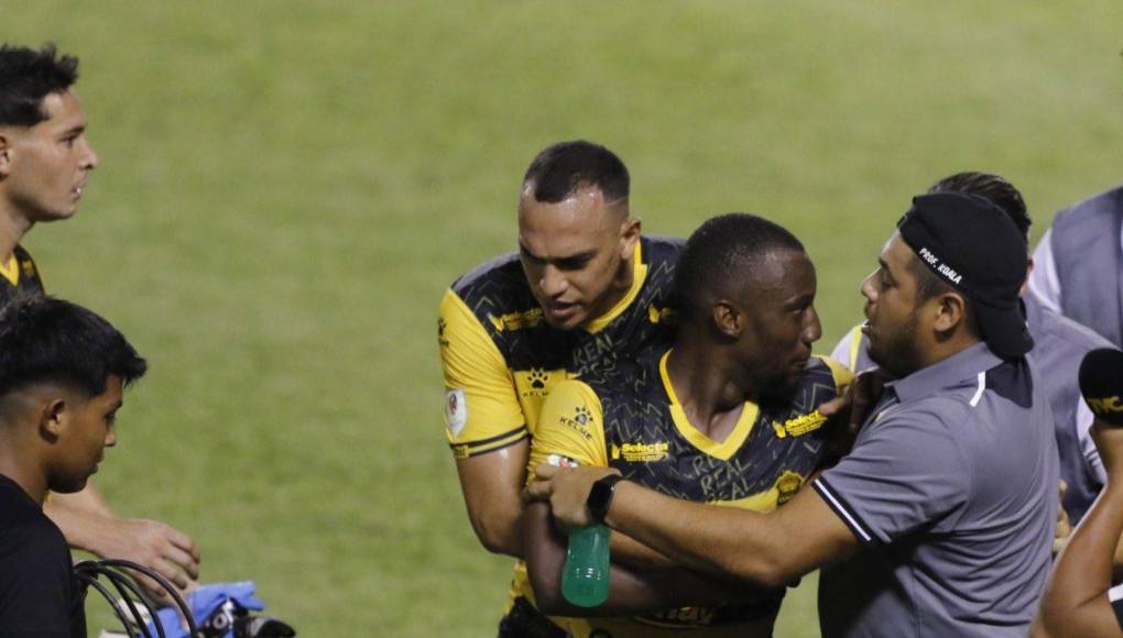 El partido Real España vs Génesis finalizó con tremenda pelea en el estadio Olímpico de San Pedro Sula.