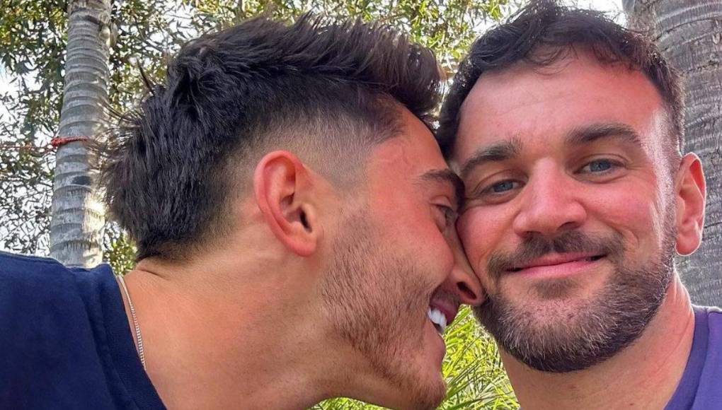 Josh Cavallo, anunció su compromiso con su pareja Leighton Morrell en su cuenta de Instagram.