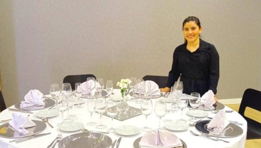 Dese muy pequeña, la catracha ha emprendido con varios empleos. La cosecha de café, elaboración de dulce de panela y atención al cliente han formado parte de las labores que ha hecho la joven copaneca.