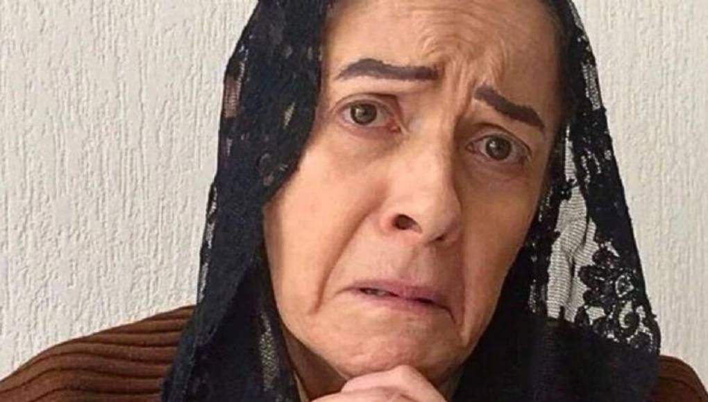 De acuerdo a un video compartido en el canal de YouTube –UrbanPopMx- la actriz fue “víctima de la imprudencia” según explica el reportero Khallel, de un automóvil que golpeó la camioneta que estaba estacionada bajo el supuesto cuidado de un franelero de la zona.