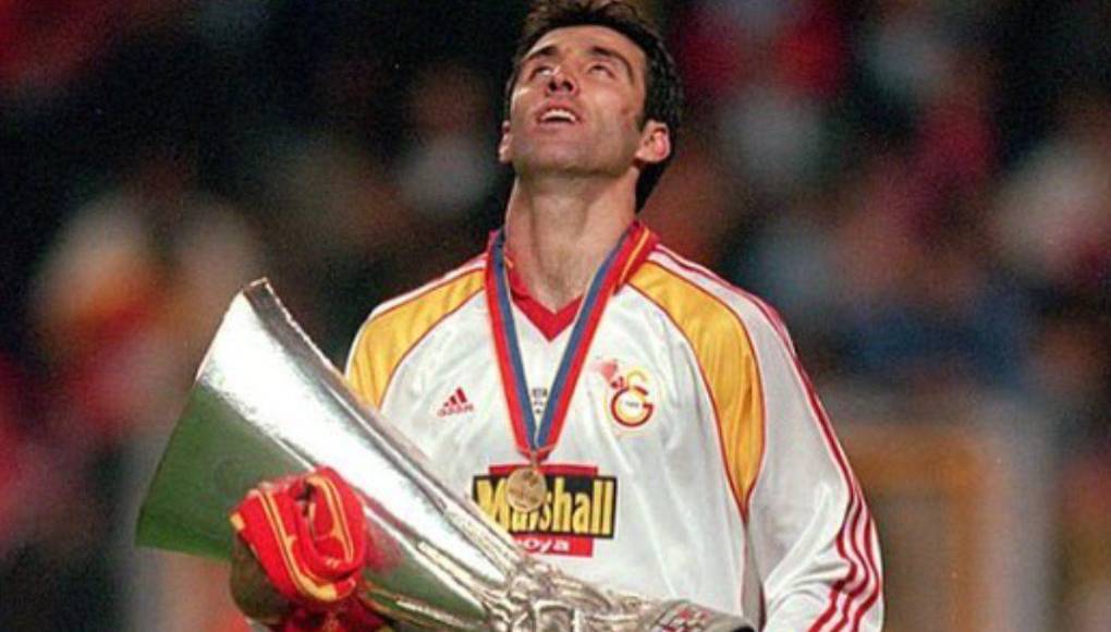 Hakan Sukur es uno de los mejores goleadores de la historia del fútbol turco (51 goles con su selección) y autor de 295 goles con el Galatasaray.