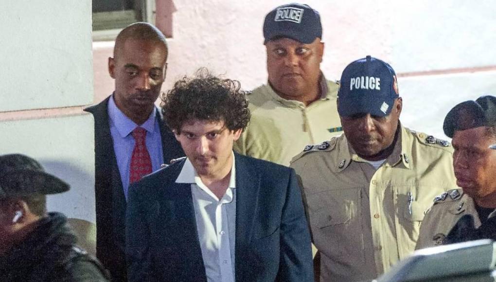 El patrimonio neto de Bankman-Fried alcanzó un máximo de 25.000 millones de dólares. En octubre de 2022, tenía un patrimonio neto estimado de 10.500 millones de dólares.