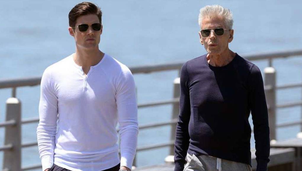 La polémica relación ha desatado un debate en redes sociales debido a la gran diferencia de edad entre ambos, pues además señalan que de conocerse desde 2016, Klein habría entablado una relación con el joven a sus 27 años.