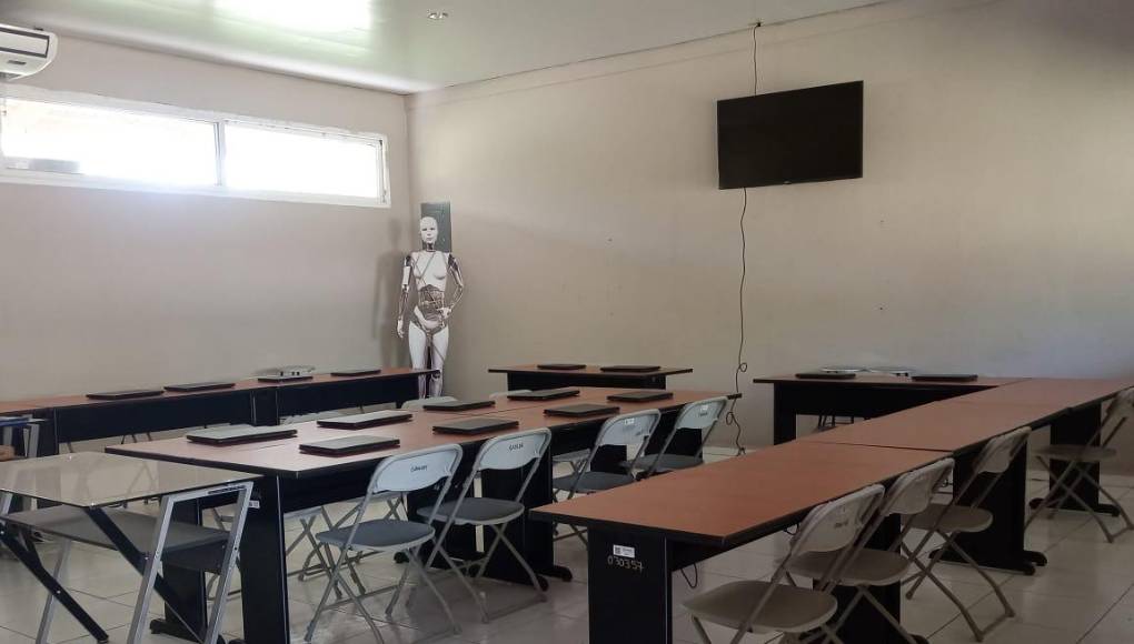 Pese a sus dificultades, el colegio ha podido actualizar a sus alumnos con las nuevas tecnologías.