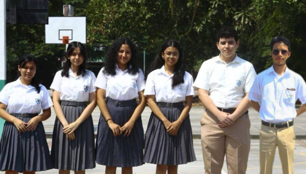 De una población estudiantil de cerca de 4,000 estudiantes, seis jovencitos son los que destacan con el más alto índice académico en el insigne colegio sampedrano, José Trinidad Reyes (JTR).