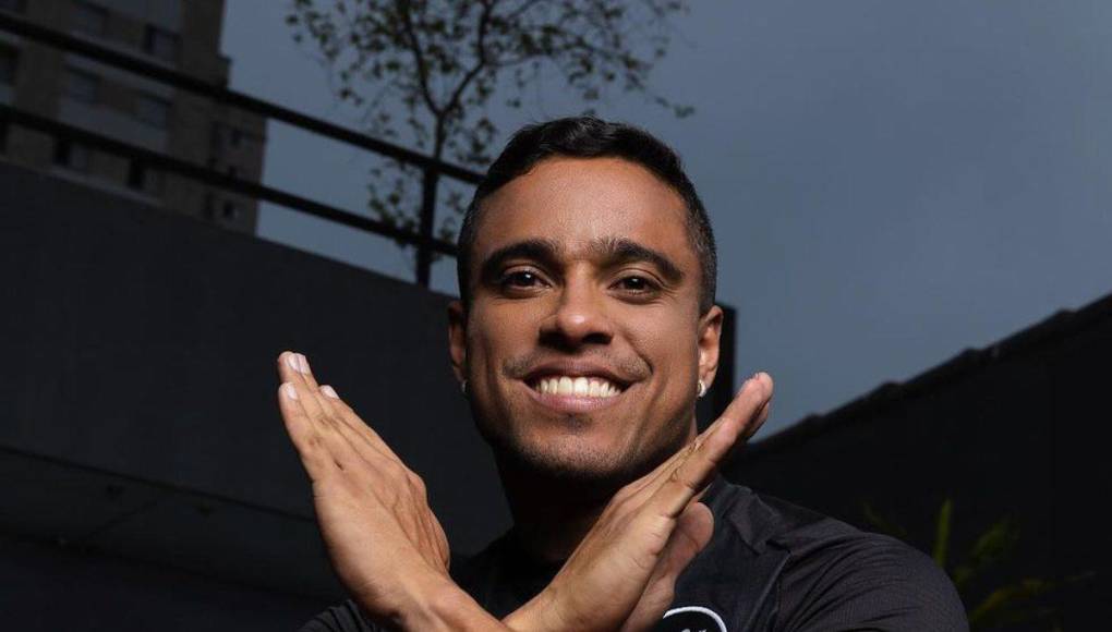 Wendell volvió a tener espacio en los principales medios deportivos al asegurar que planea poner a la venta el Premio Puskas para llevar a cabo un negocio que le pueda dar estabilidad a su familia.