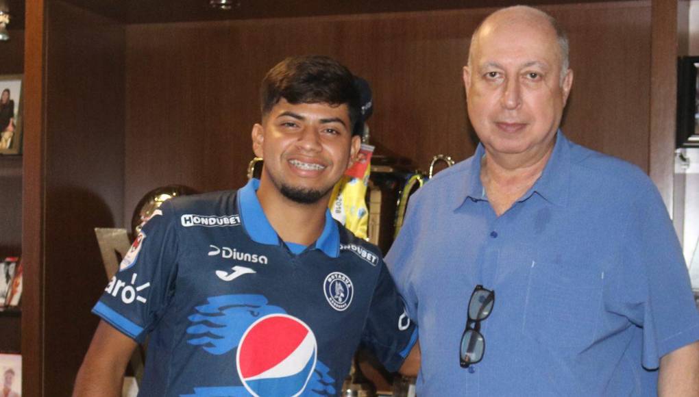 Respecto a los fichajes, Cléver Portillo se convirtió en el primer fichaje del Motagua. El lateral zurdo llega procedente del Vida.