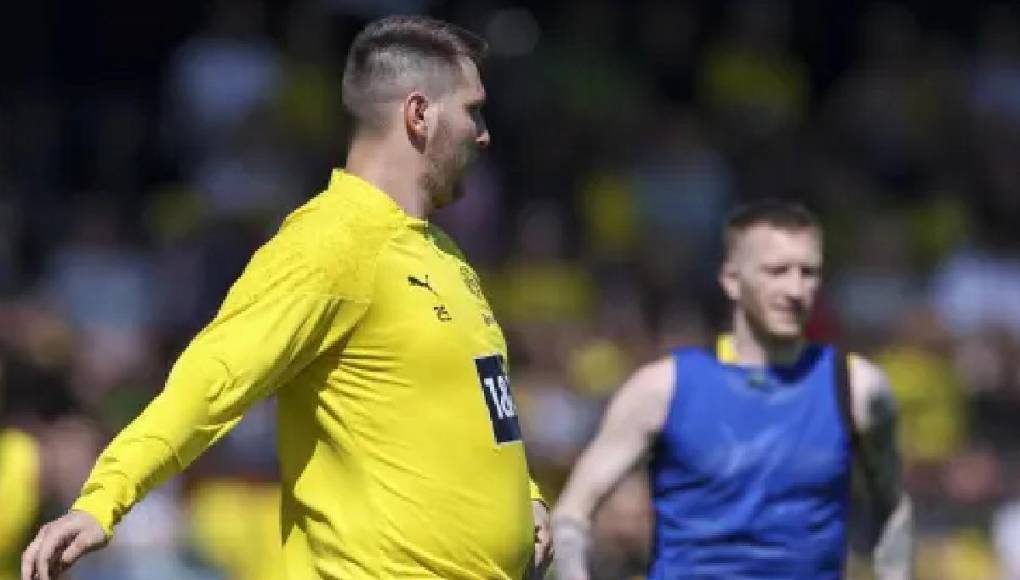 Todo comenzó con las imágenes del entrenamiento, en donde se le ve a Süle con unos ‘kilitos’ de más.