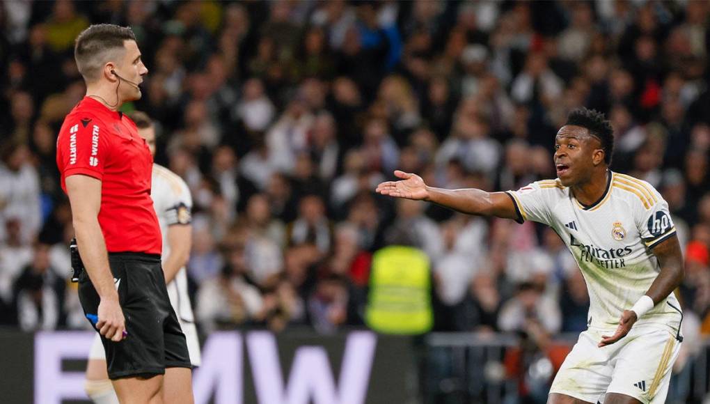 El exárbitro plantea la posibilidad de que el Sevilla solicite la repetición del partido debido a presuntas irregularidades en el uso del VAR por parte de Fernández Buergo..