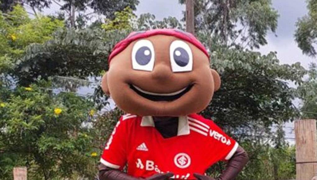 Además, el equipo brasileño se ha comprometido a supervisar al trabajador responsable de interpretar a Sací (nombre de la mascota) y a tomar las medidas necesarias para abordar adecuadamente esta situación.