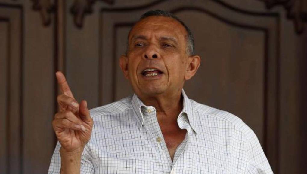 Con una voz que denotaba rencor, Lobo también indicó que su padre Porfirio “Pepe” Lobo, presidente desde 2010 a 2014, había recibido “aportes” del cártel de Los Cachiros, que operaba en el norte de Honduras, a cambio de “protección” para que no fueran extraditados.