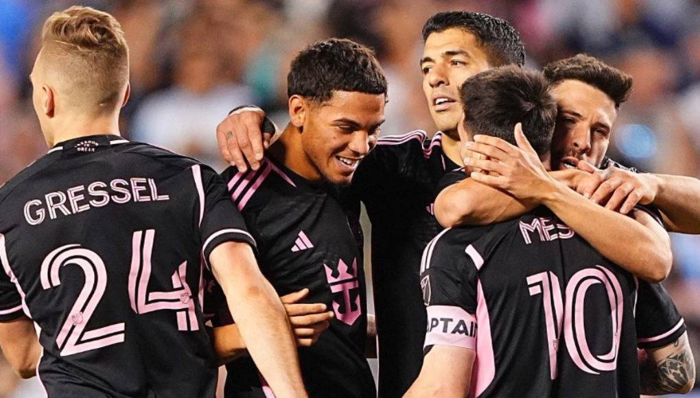 El hondureño David Ruiz le dio el pase a Messi y el argentino se gastó una obra de arte.