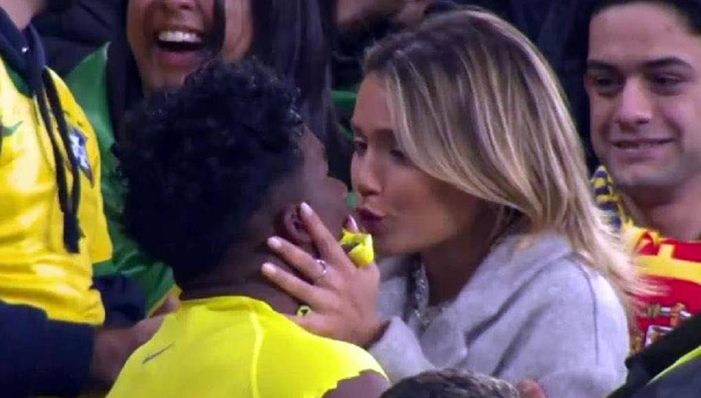 “Decír ‘te amo’ es obligatorio en cualquier situación”, añadió la joven modelo en la entrevista.