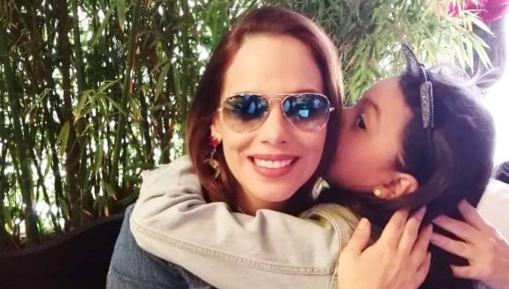De la relación que tuvieron Elvis Danilo Turcios y Paola Lazzaroni quedó como fruto una hija.