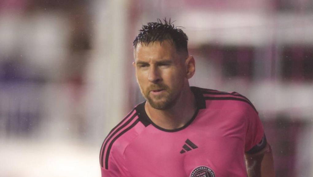 Piqué, con la autorización de Messi, le expresó a Rubiales la preocupación del jugador argentino por la significativa reducción de su sueldo millonario debido a la pandemia de coronavirus.