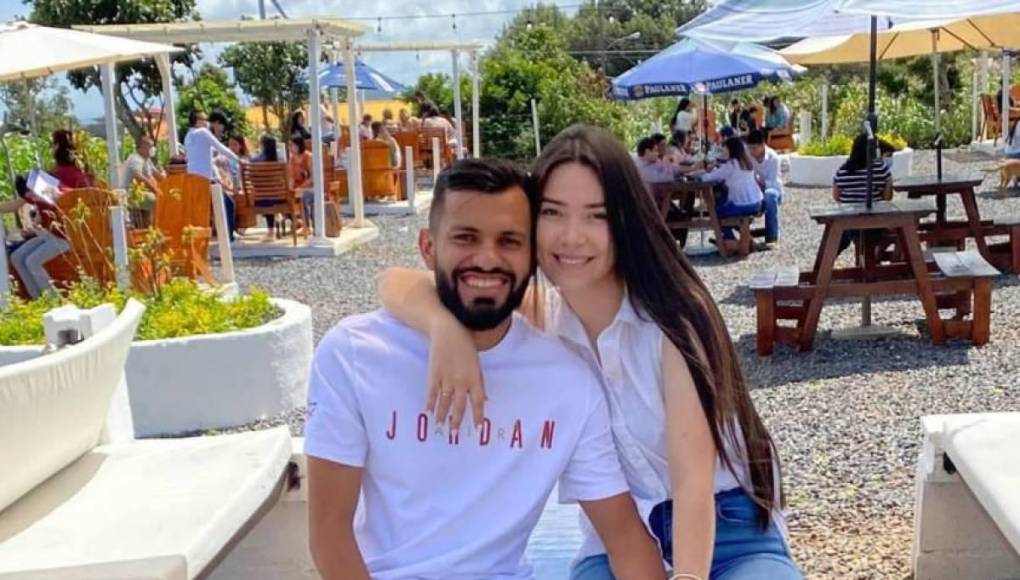 Jorge Álvarez: El volante del Olimpia tiene como esposa a la bella joven Madeline Ordoñez. 