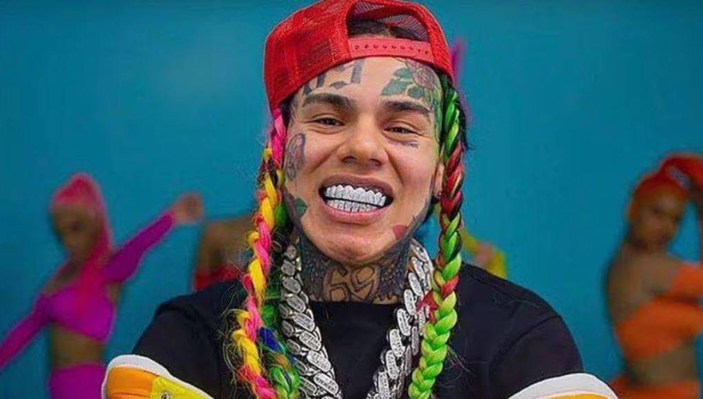 Si bien el rapero ha negado estas acusaciones y hasta la propia influencer ha dicho que el proceso legal se inició “sin su consentimiento”, el caso continúa en investigación y Tekashi tiene prohibido salir de República Dominicana.