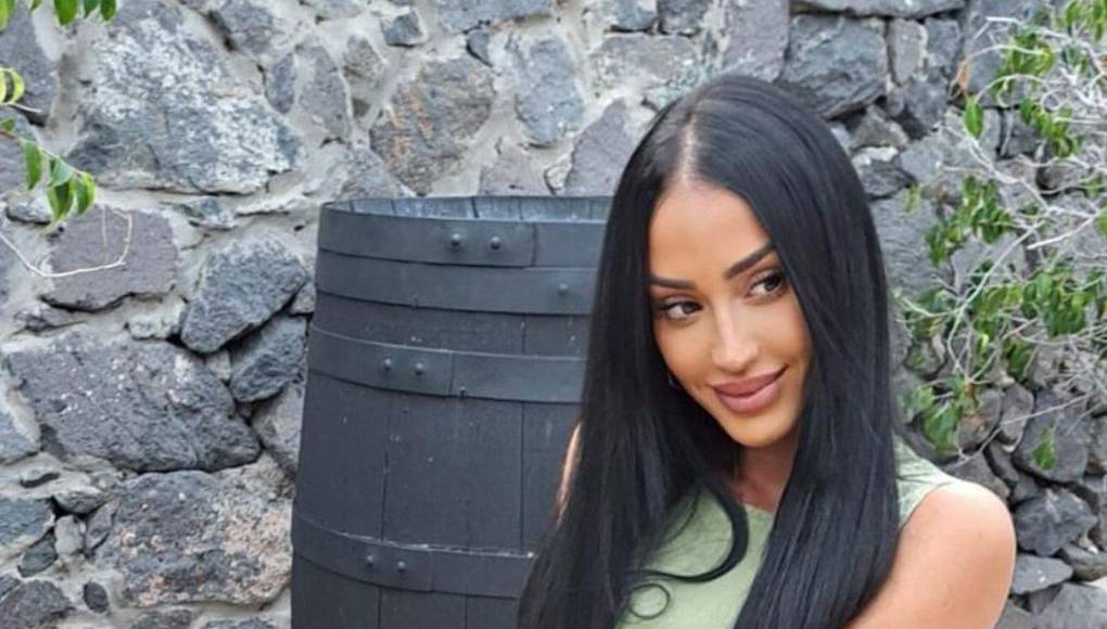 El momento crítico se produjo el pasado jueves 2 de mayo durante un juego de localización, cuando Aurah transportaba un cubo de agua demasiado lleno. En un desafortunado giro de los acontecimientos, la concursante sufrió una dramática caída, provocando una interrupción inmediata en la dinámica y una gran preocupación entre sus compañeros y el equipo de producción.