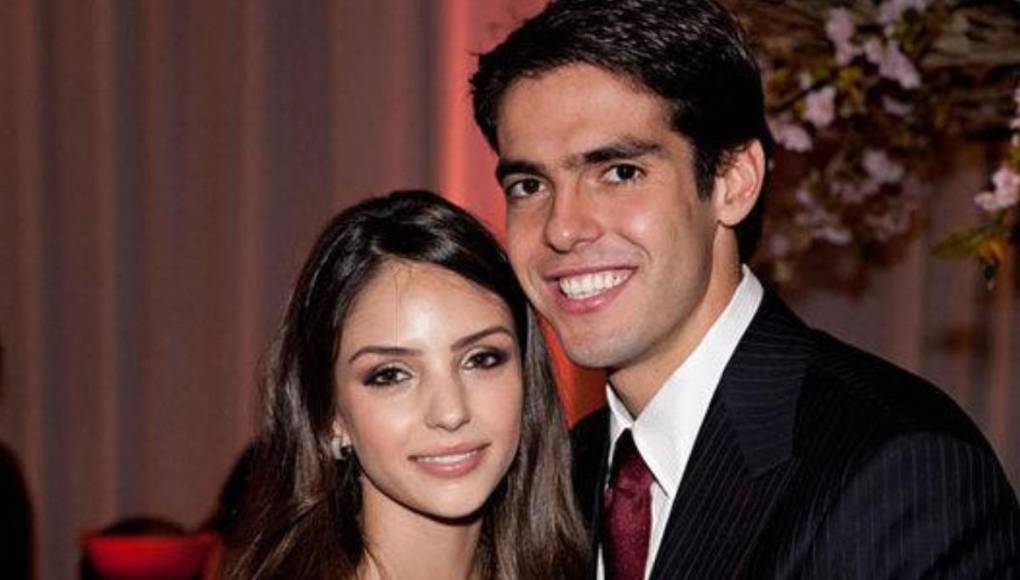 “Claro que me pesó, soy un joven normal. No fue fácil llegar al matrimonio sin haber estado nunca con una mujer. Con Caroline nos besábamos y el deseo existía, pero siempre supimos retenernos. Si hoy nuestra vida es tan bella, creo que es porque hemos sabido esperar”, añadió Kaká.