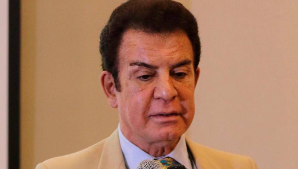 “Lo que me pasó a mí esta madrugada -que es totalmente ilegal- te va a suceder a ti en el partido Libre Jorge, le va a pasar al dueño de @HCHTelevDigital Eduardo Maldonado, a @AbogadaEspinoza , al candidato o candidata del partido nacional @PNH_oficial”, agregó.