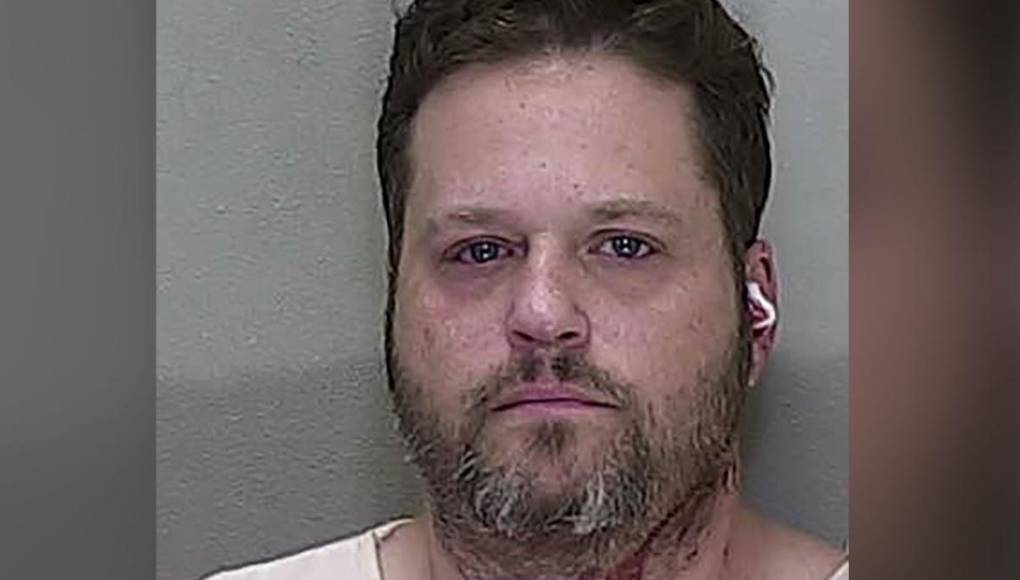 Bryan Maclean Howard fue capturado el martes por la Florida Highway Patrol, quien conducía la camioneta que se estrelló contra un autobús de trabajadores agrícolas la mañana de ese mismo día, causando la muerte de ocho trabajadores.