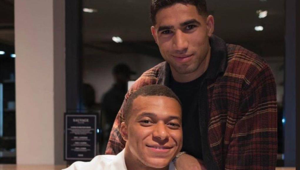 Hakimi es de los mejores amigos de Mbappé y el lateral derecho desea ser compañero de Kylian en Real Madrid. 