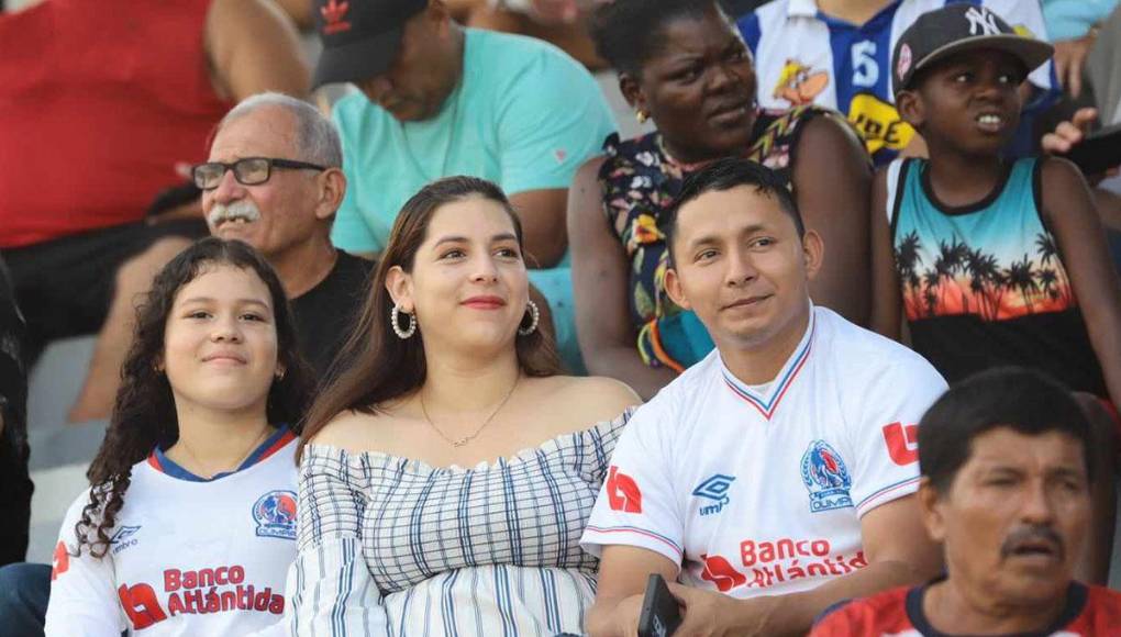 Aficionados del Olimpia llegaron en buena cantidad al estadio Municipal Ceibeño.