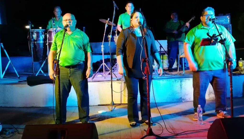 <b>REMEMBRANZAS DE LA LIMA</b><br /><br />La Cámara de Comercio e Industrias de El Progreso, Yoro realiza este sábado 17 de febrero la “Gran fiesta familiar del Recuerdo”. La entrada tiene un valor de 200 lempiras, y comienza a las 8:00 pm.