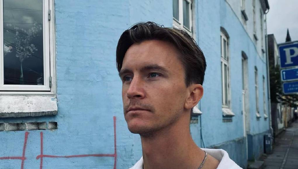 “Toda la familia del fútbol sueco piensa en ti y espera que te recuperes pronto. Nuestros pensamientos también van a los seres queridos de Kristoffer en este momento difícil”, expresaron.