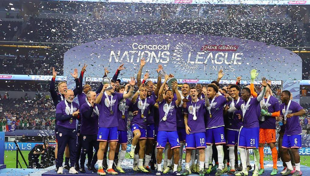 <b>Estados</b> Unidos derrotó la noche del domingo 2-0 a <b>México</b> en Arlington (Texas) y mantuvo su reinado de la Liga de Naciones de la Concacaf, en la que ha conquistado los tres títulos disputados.